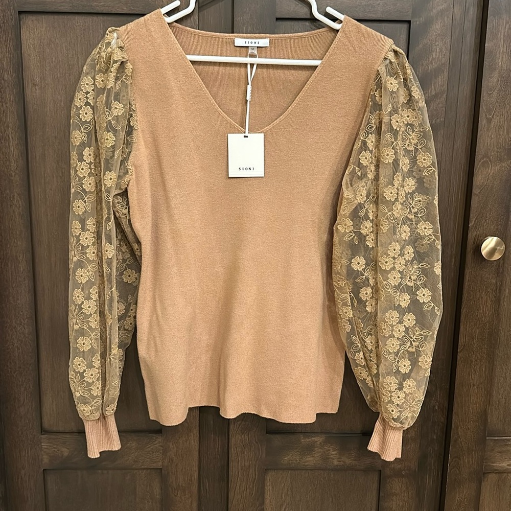 Sioni all spice tan sweater size medium with floral lace sleeves